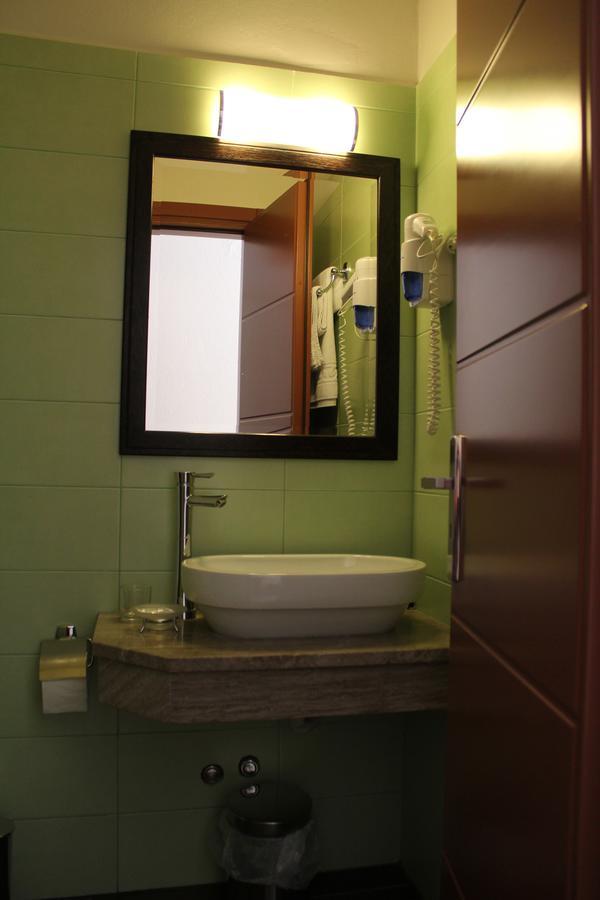 Aposperides Hotel Livadi  Экстерьер фото